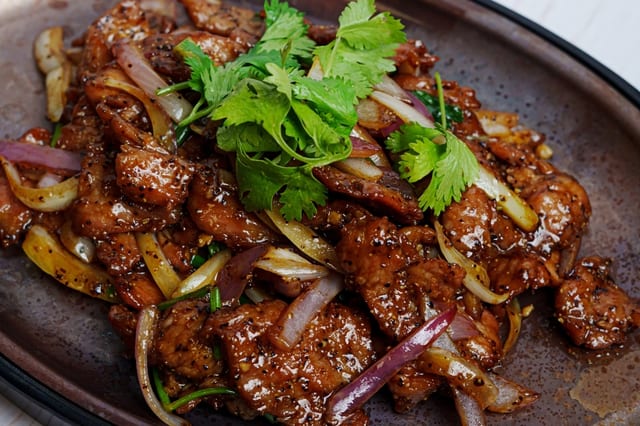 Mongolian Beef (1 pan, 8 servings).