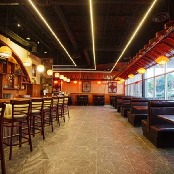 Interior of Fulin's Asian Cuisine Brentwood, featuring a bar, dining booths, and Chinese lanterns.