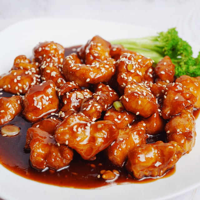 Sesame Chicken lunch 芝麻鸡 Almuerzo de pollo con sésamo.